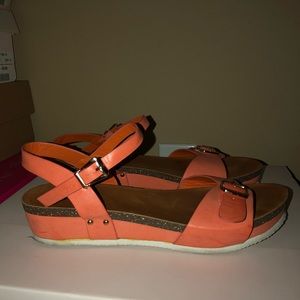 Women’s peach strappy sandals